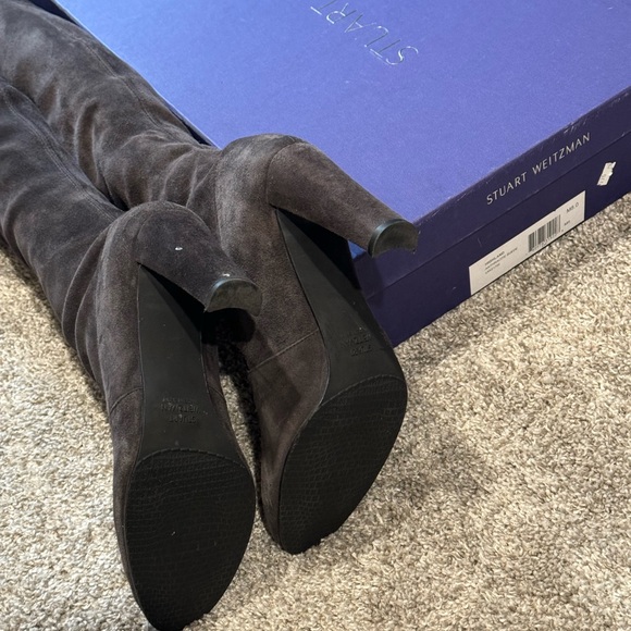 Start Weitzman Size 8 Highland Boots in Anthracite Suede - Picture 3 of 5